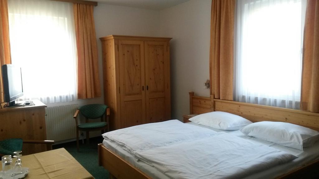 Pension Parzer Pressbaum Bei Wien Habitación foto