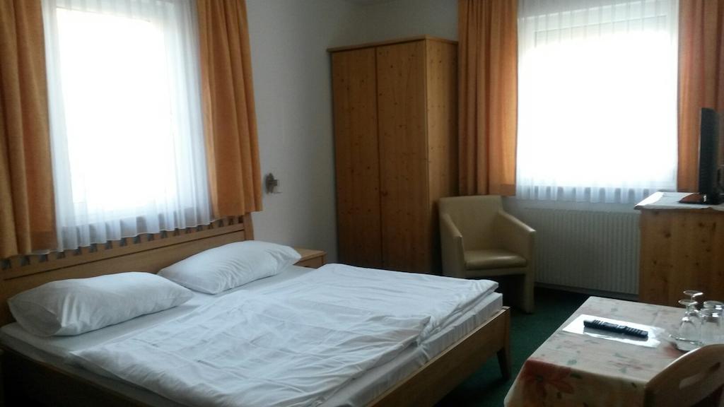 Pension Parzer Pressbaum Bei Wien Habitación foto
