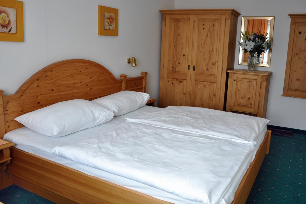 Pension Parzer Pressbaum Bei Wien Habitación foto